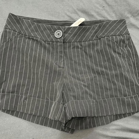 Women’s small sized clothing lot - Picture 7 of 7